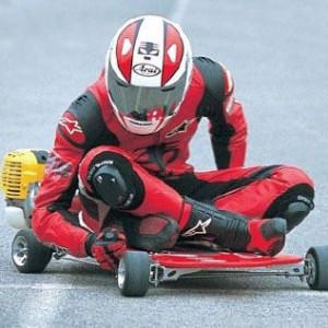 une voiture 1/4... non RC